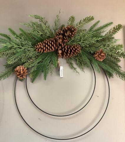 Mixed wreath on metal rings