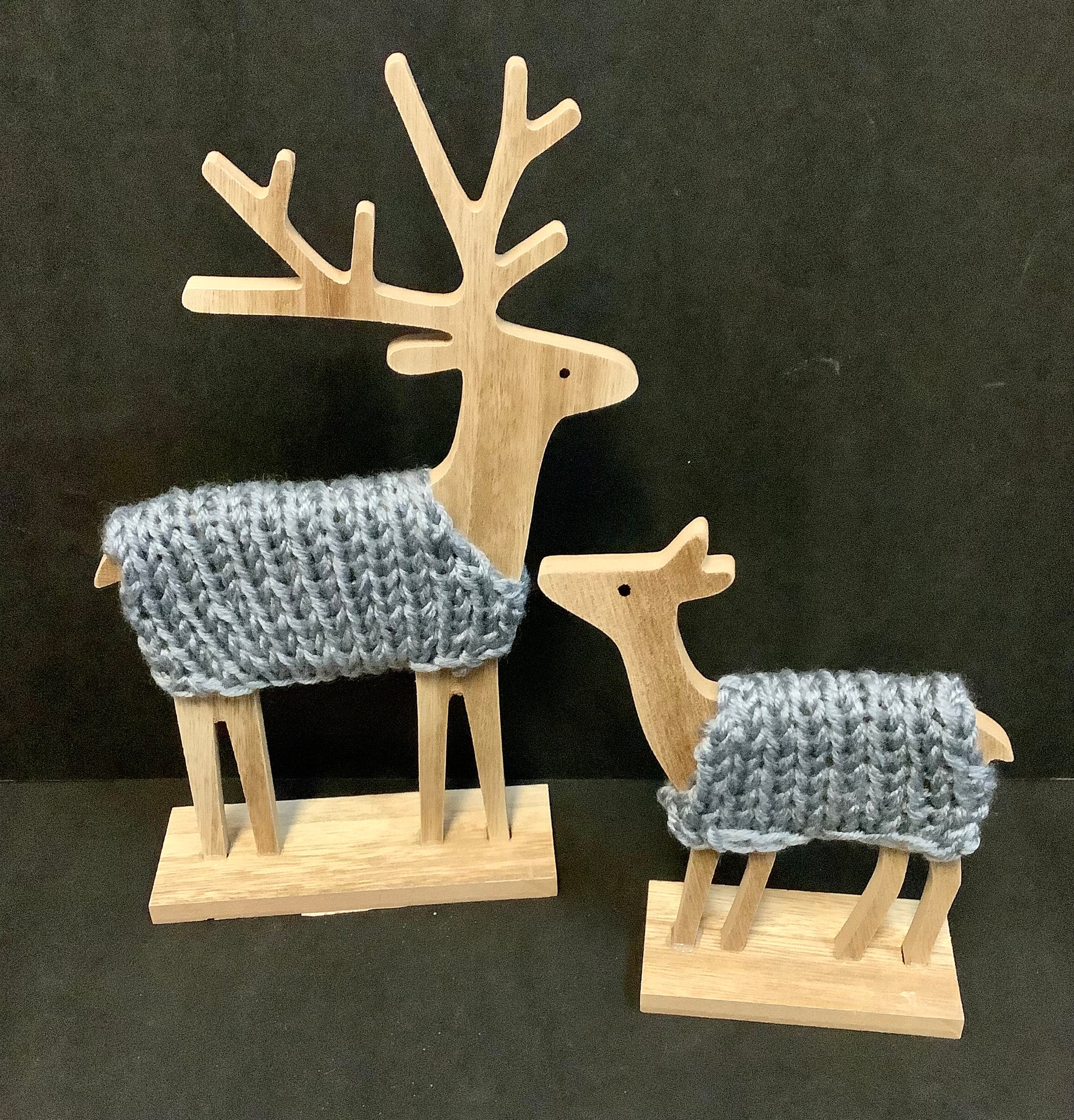 Wooden sweater deer (2 sizes)