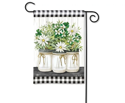 Farmhouse Daisies Garden Flag