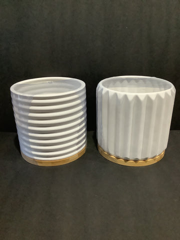 White planter with wood base (2 styles)